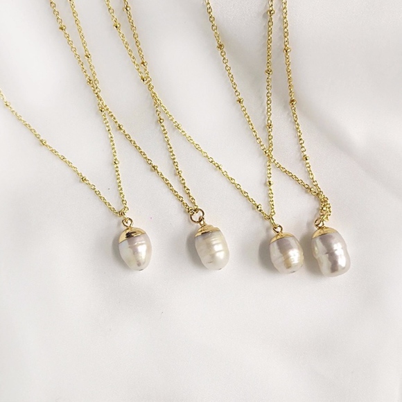 Jewelry - Imitation Freshwater Pearl Gold Pendant Necklace